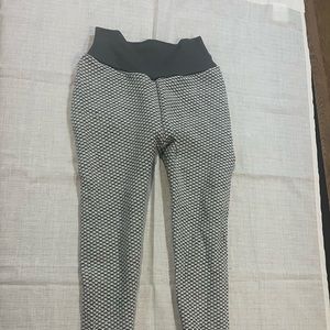 High Waist Scrunch Butt Textured Leggings Size M